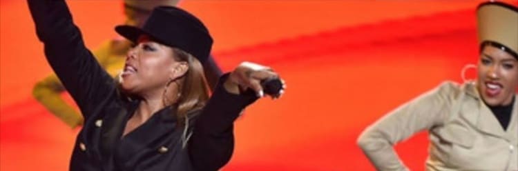 Ashley Cruz performing